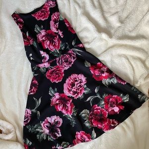 Jessica Simpson floral dress!